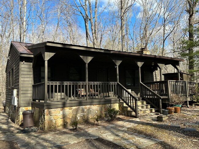 Building Photo - Cozy 2-Bedroom home with plenty of privacy!