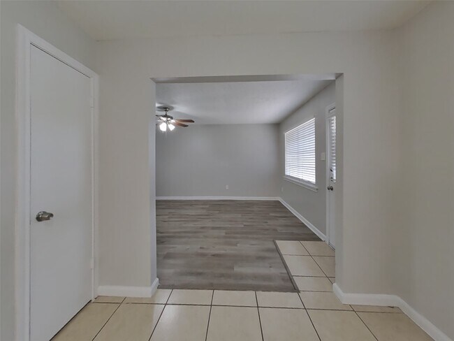 Building Photo - 5503 Jumada Cir