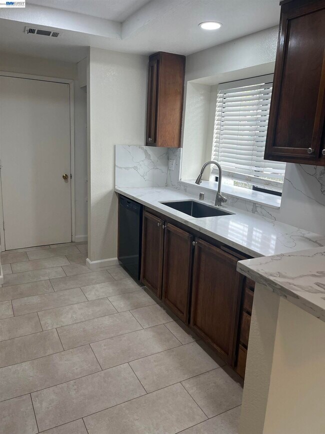 Foto del edificio - 1501 Trawler St