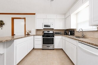 Building Photo - 5813 Russell Ln