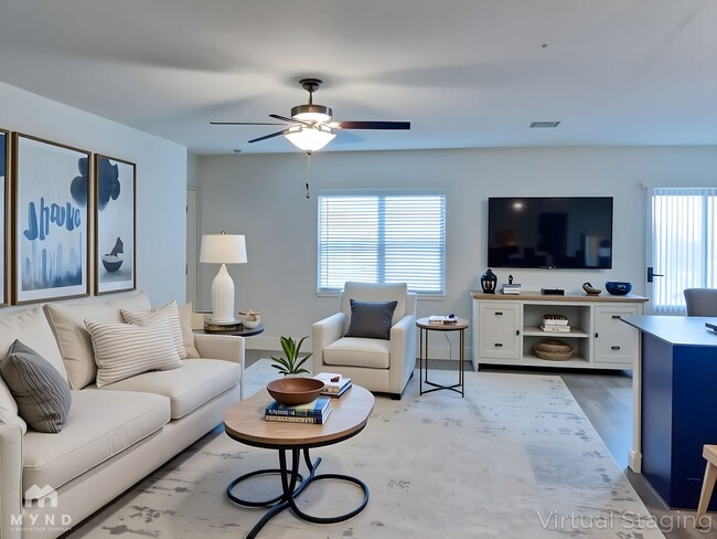 Building Photo - 282 S Oak St