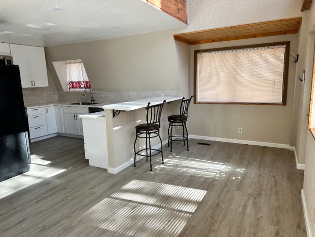 Building Photo - 3380 Timber Dr