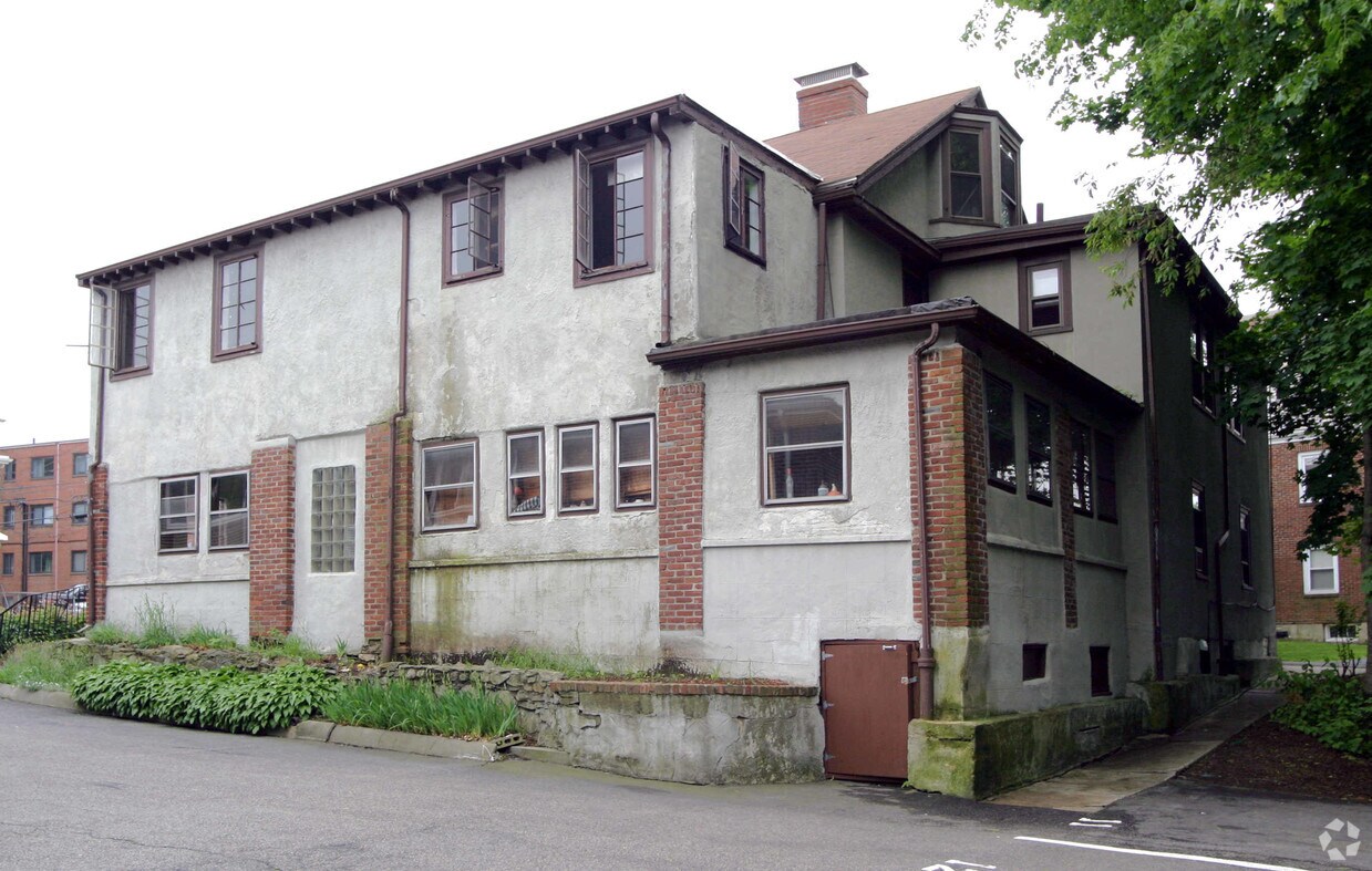 Building Photo - 25, 29, & 37 Dighton St
