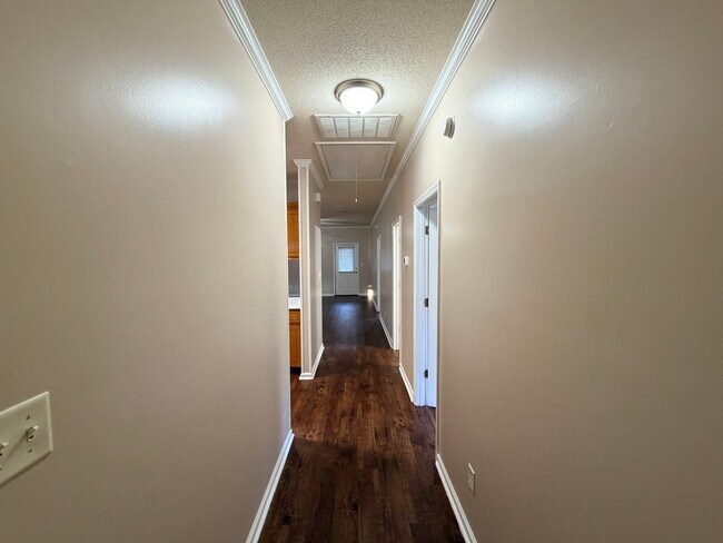 Building Photo - 2 Bedroom 2 Bath Duplex in Valdosta GA- MOVE IN SPECIAL $500 OFF YOUR FIRST MONTH'S RENT