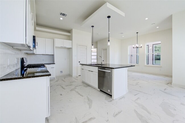 Building Photo - 2931 El Fenice Ln