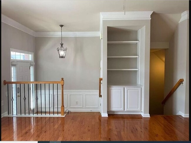 Entryway - 10910 Alderwood Cove