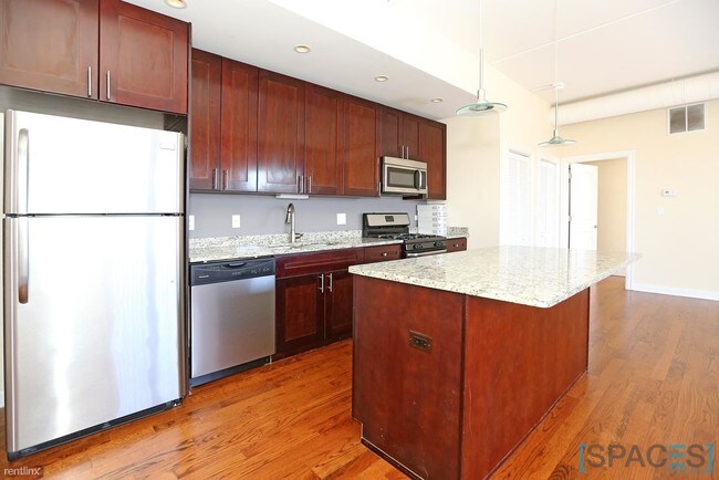 Building Photo - 2609 W Belmont Ave