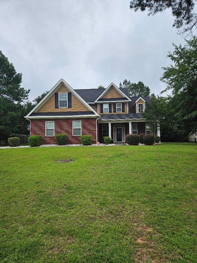 Primary Photo - 4 Bedroom in Perrydise! Available to view ...