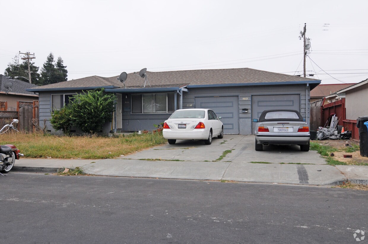 Building Photo - 4612-4614 Snead Dr