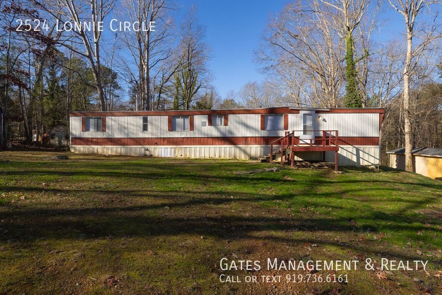 Primary Photo - Single Wide Mobile Home on Large Lot in Hi...