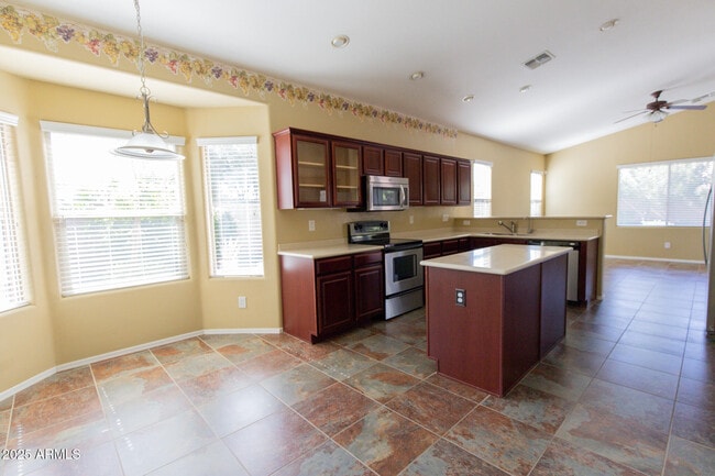 Building Photo - 2270 E Aloe Pl