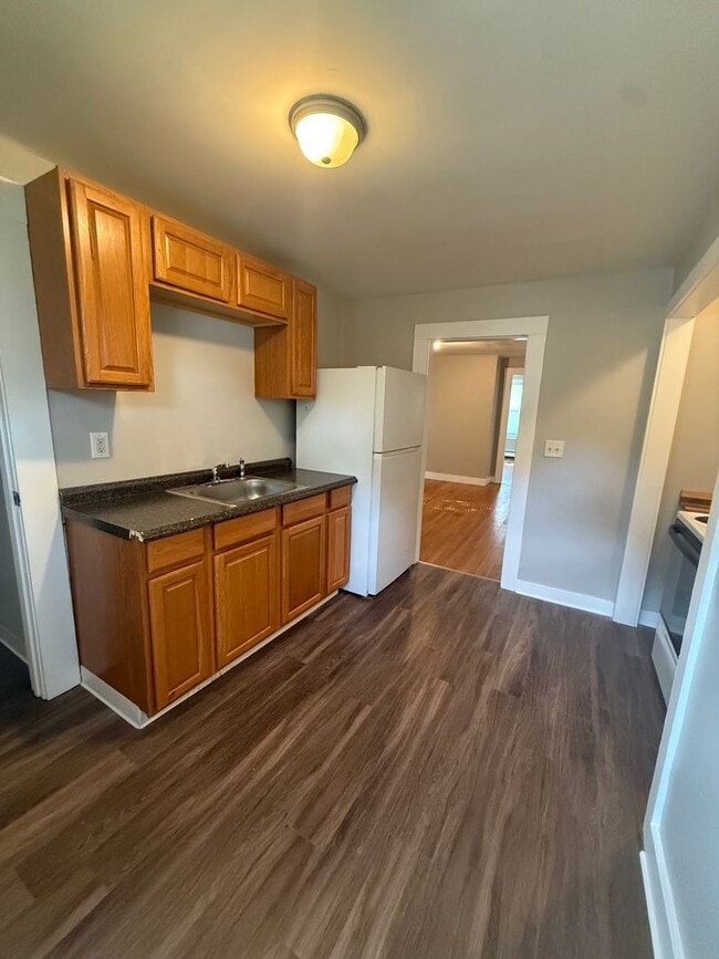 Photo - 50-52 Bissell Street Apartment