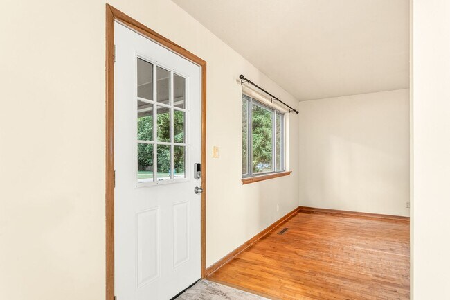 Foto del edificio - 1628 N Marlan Ave