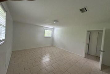 Foto del edificio - 6412 New Kings Rd