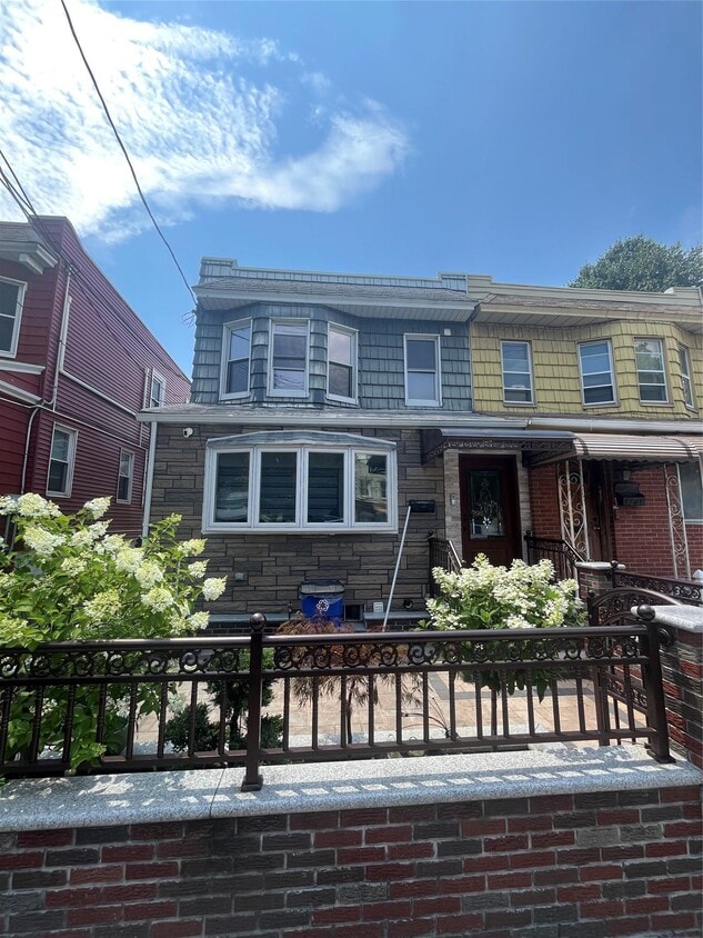 Building Photo - 58-30 69th Pl