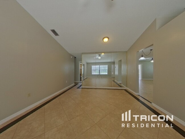 Building Photo - 6050 Fall River Dr