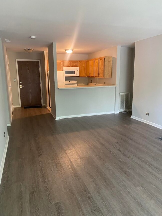 Building Photo - 5820 Oakwood Dr