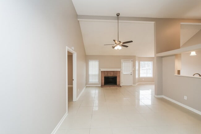 Building Photo - 9407 Garden Woods Dr