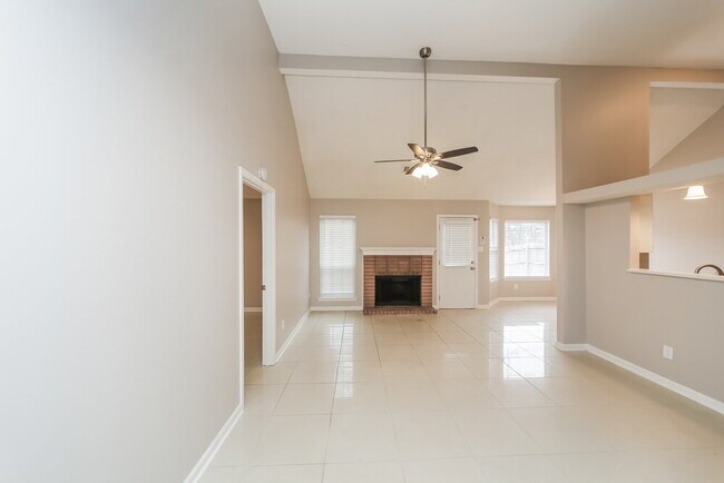 Foto del edificio - 9407 Garden Woods Dr