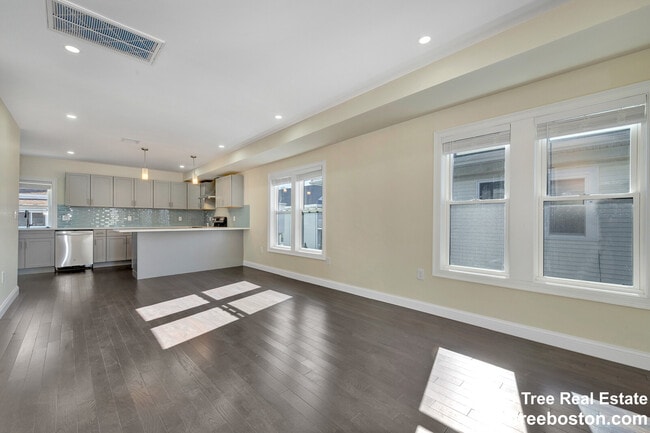 Building Photo - 43 Wright Ave