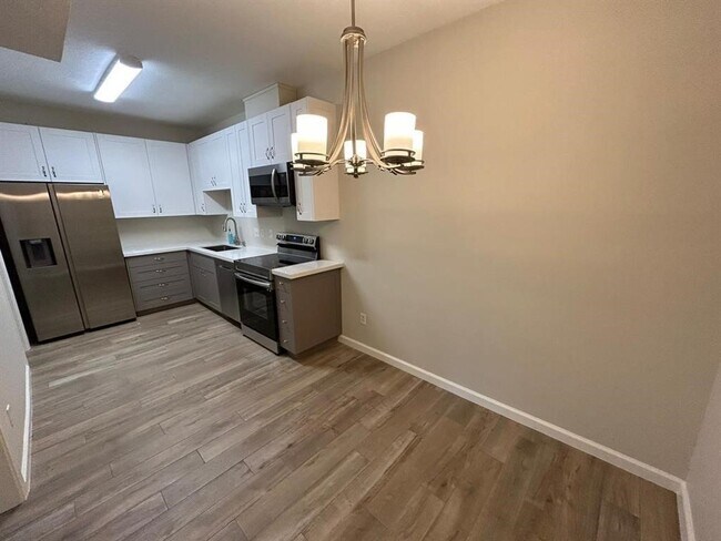 Building Photo - 2100 Tanglewilde St