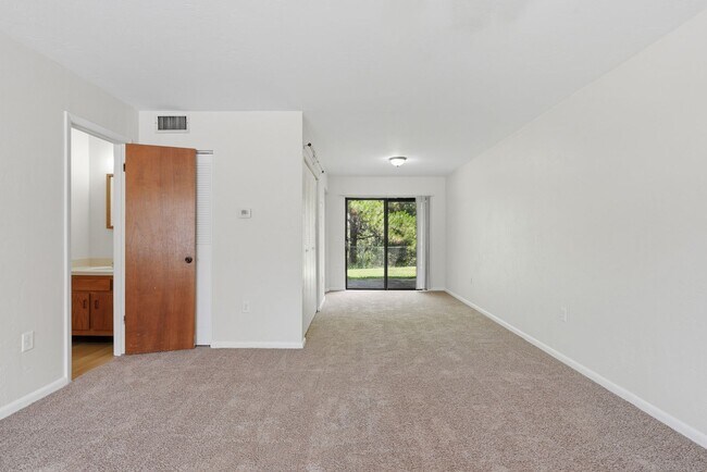 Foto del edificio - Southfork Oaks Condo