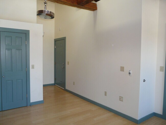 Foto del edificio - White Sulphur, LLC 165