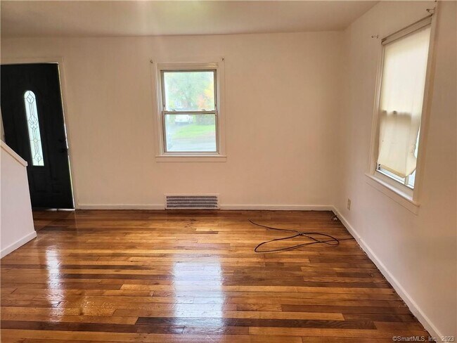 Building Photo - 68 Pershing St