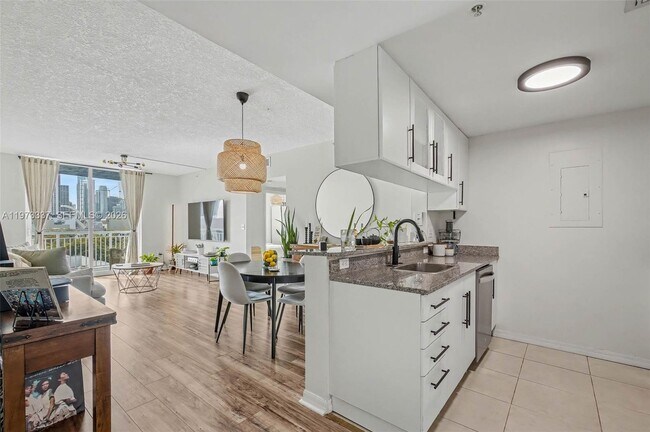 Foto del edificio - 275 NE 18th St