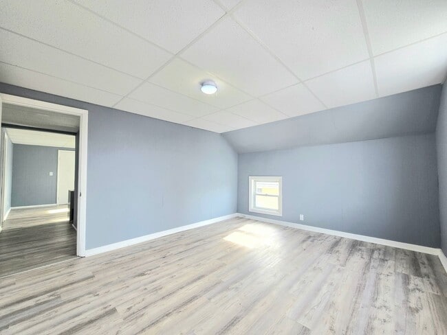 Building Photo - 48 Rocliffe St