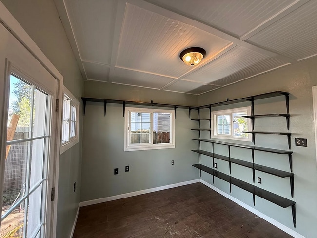 Building Photo - This remodeled 3-bedroom, 2-bath home