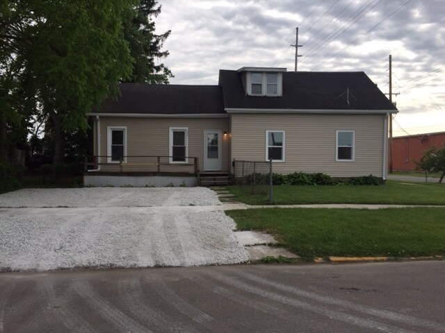 Off street parking - 502 Detroit St
