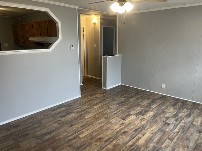 Foto del edificio - 2424 Van Buren Ave