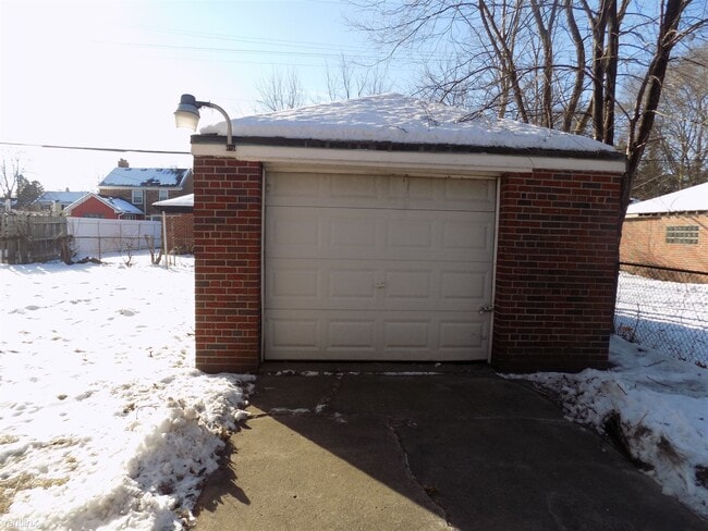 Building Photo - 3 br, 1.5 bath House - 15834 Collingham Dr