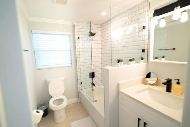 Building Photo - Fully Renovated Home Near Busch Gardens