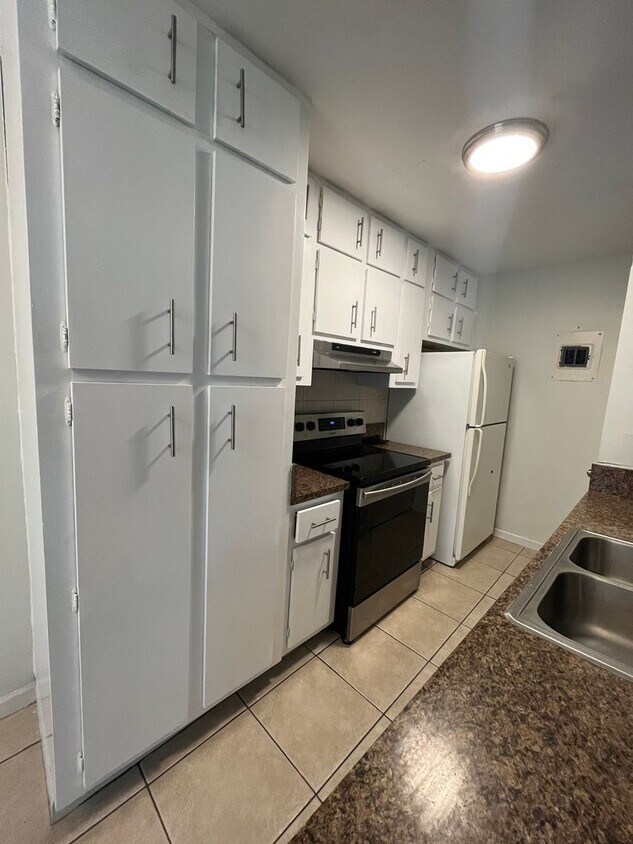 Primary Photo - 2 br, 1 bath House - 105 E TIFFANY DR #2