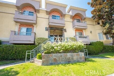 Foto principal - 7035 Woodley Ave