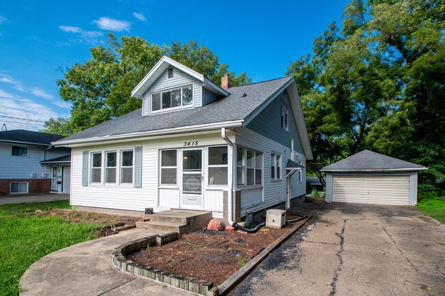 Building Photo - 3415 N California Ave