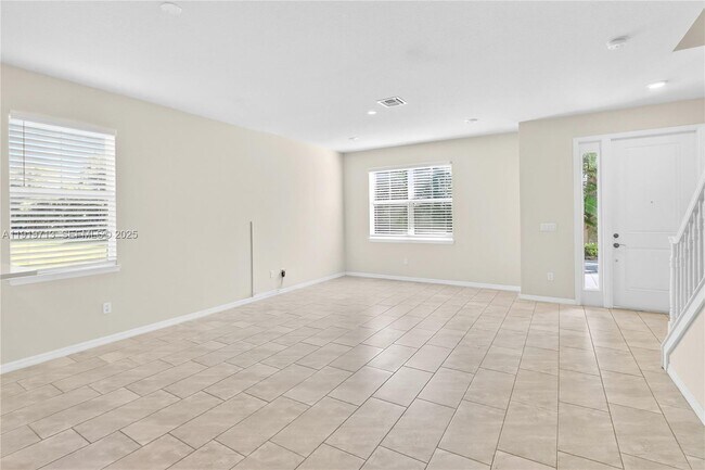 Foto del edificio - 4144 Greenway Dr