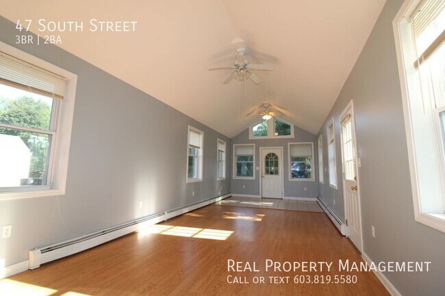 Foto del edificio - Spacious 3 Bedroom Townhouse in Rollinsford!