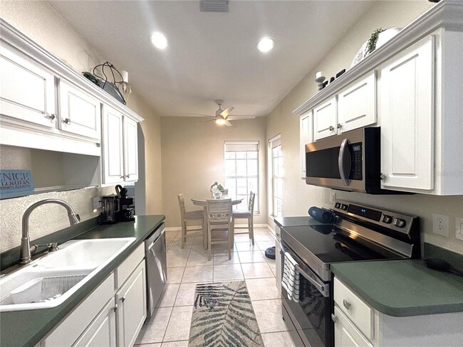 Building Photo - 1759 Fountain View Cir