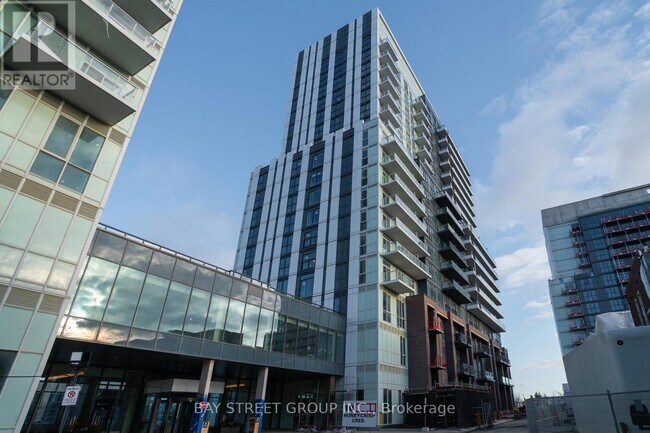 Building Photo - 10 Honeycrisp Cres