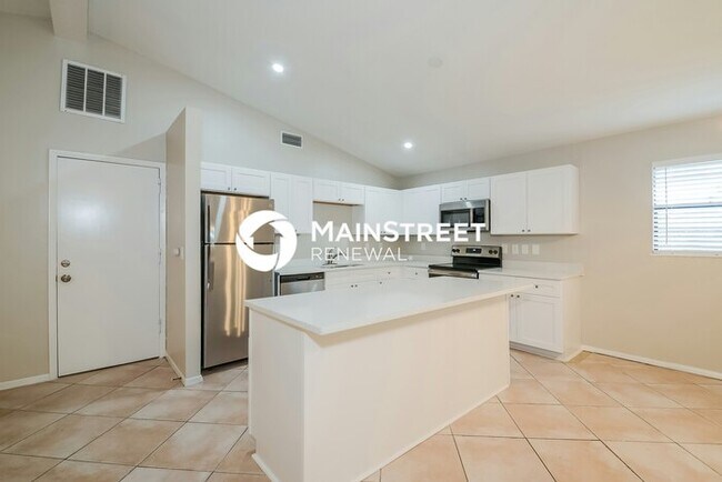 Building Photo - 3 Bedroom Pet-Friendly Home in SARASOTA, FL with Main Street Renewal