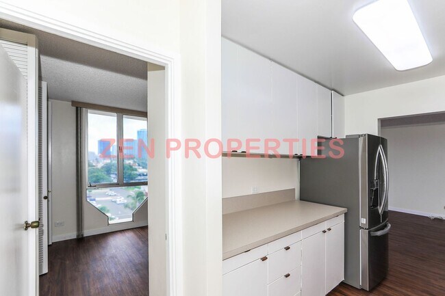 Foto del edificio - 2 bedroom, 2 bath & 1 parking for rent at Royal Court