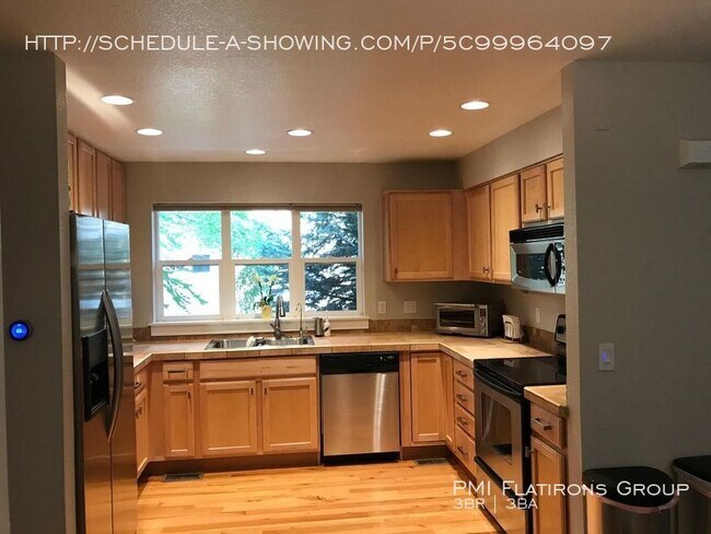 Foto del edificio - Spacious Indian Peaks Townhouse Close to L...