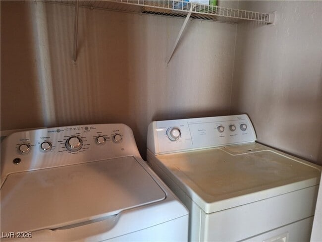 Foto del edificio - 370 Kensington Palace Ave