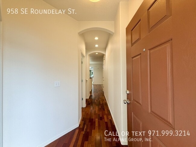 Foto del edificio - 958 SE Roundelay St