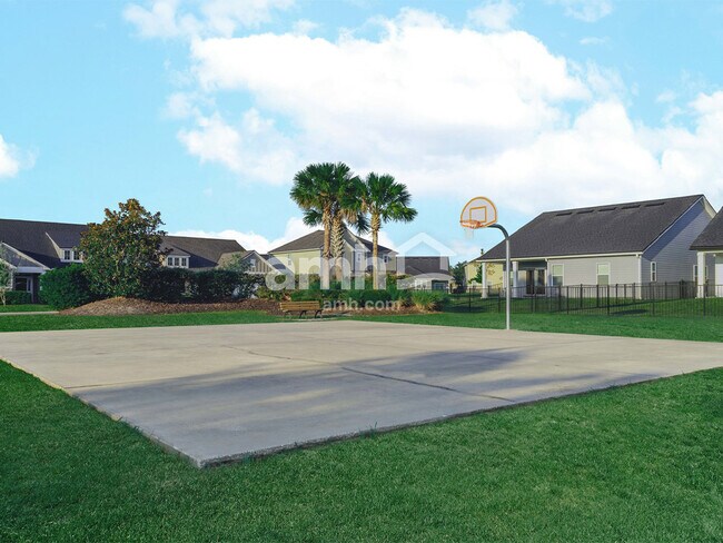 Building Photo - 3355 Roundabout Dr