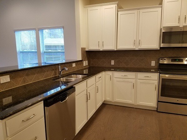 Foto del edificio - 1102 Hallow Lake Ter