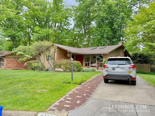 Building Photo - 6424 Hollins Dr